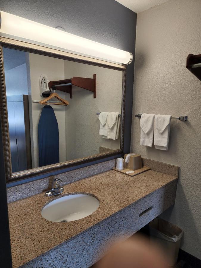 Drakes Creek Inn - Formerly The Relax Inn Hendersonville Eksteriør bilde