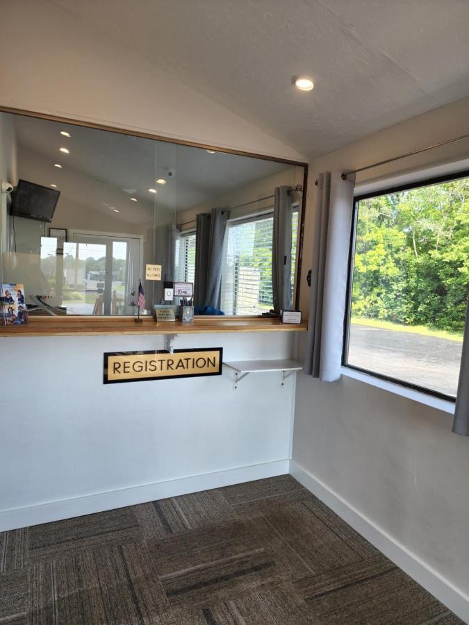 Drakes Creek Inn - Formerly The Relax Inn Hendersonville Eksteriør bilde