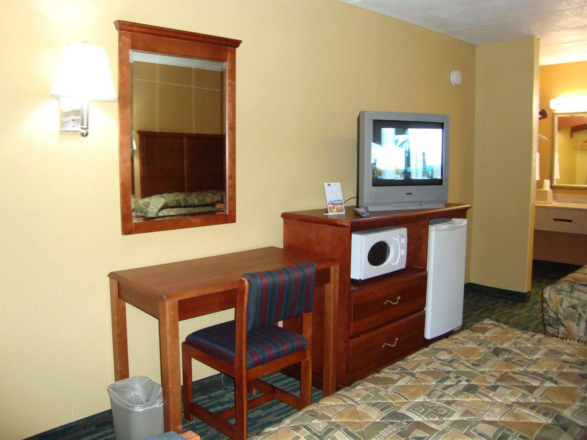 Drakes Creek Inn - Formerly The Relax Inn Hendersonville Eksteriør bilde